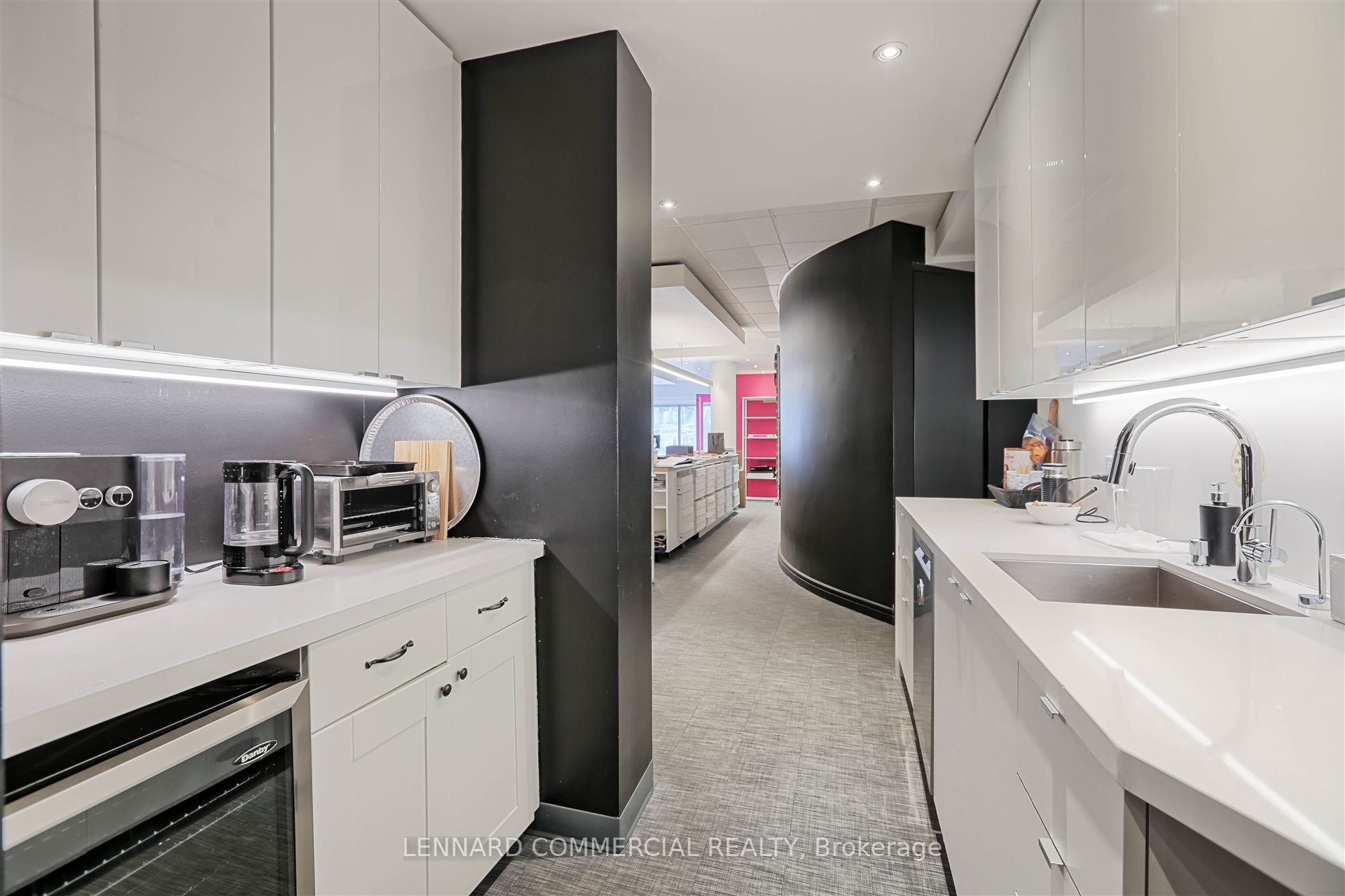 354 Davenport Road, #200