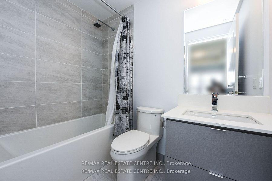 2 Bedrooms Condo at 36 Elm, Mississauga For sale