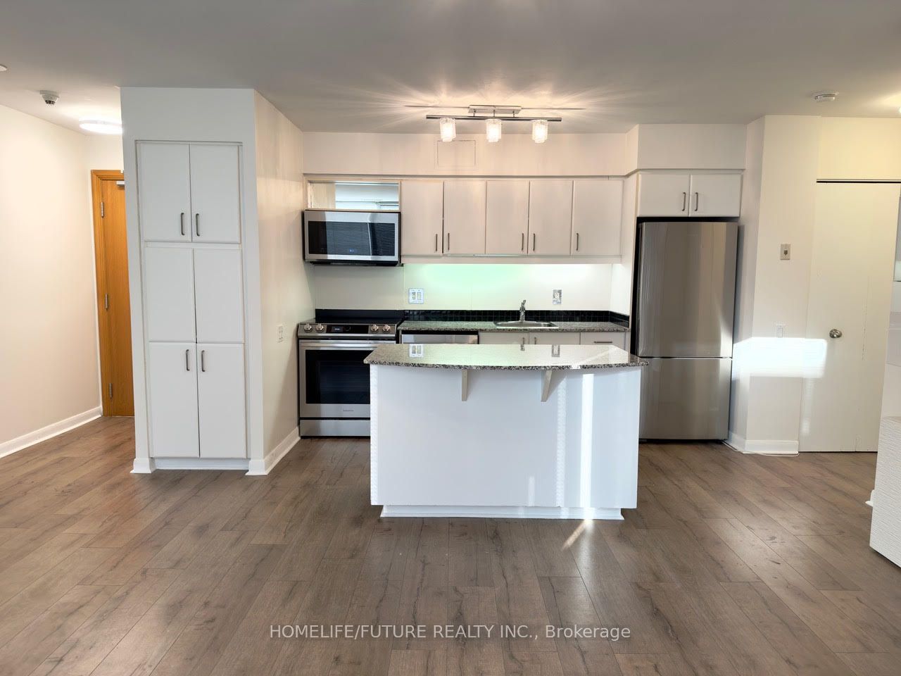 33 Sheppard Avenue E, #806