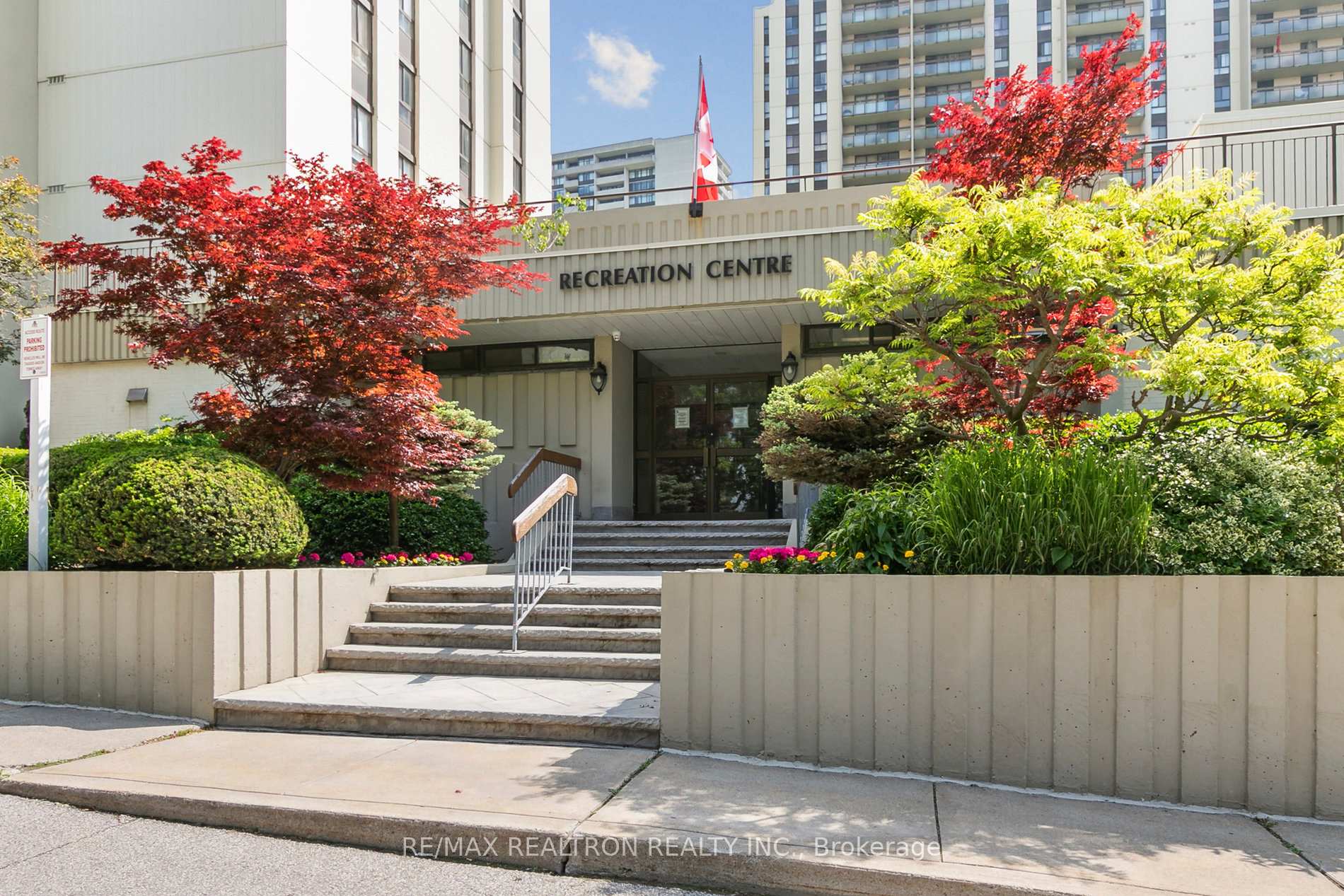 1 Bedroom Condo at 350 Seneca Hill, Toronto For sale