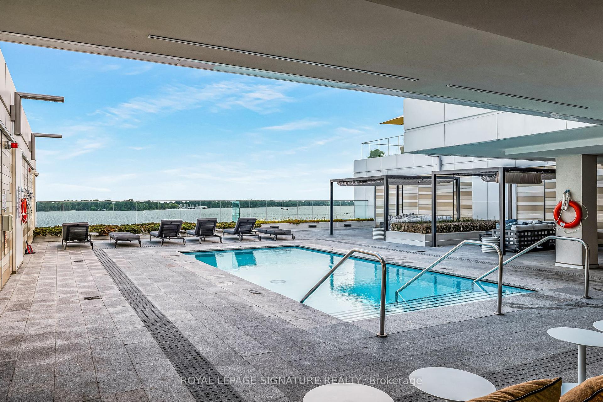 3 Bedrooms Condo at 118 Merchants’ Wharf, Toronto For sale