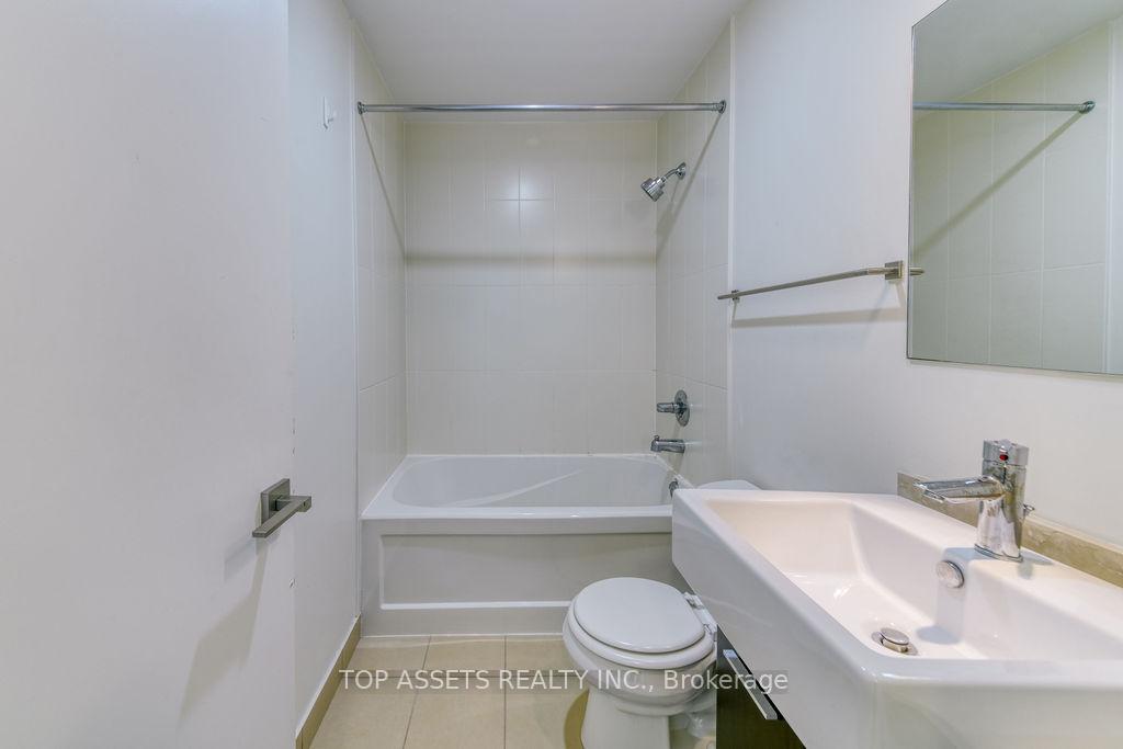3 Bedrooms Condo at 770 Bay, Toronto For sale