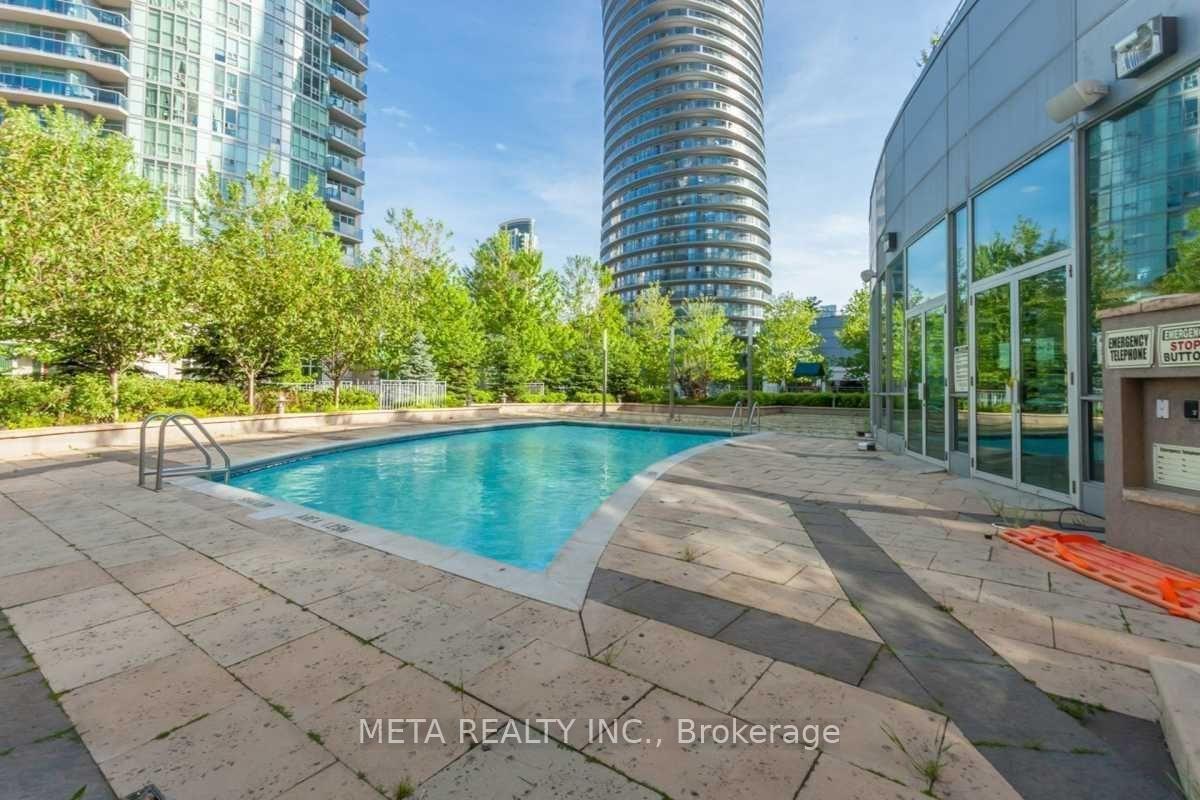 2 Bedrooms Condo at 50 Absolute, Mississauga For sale