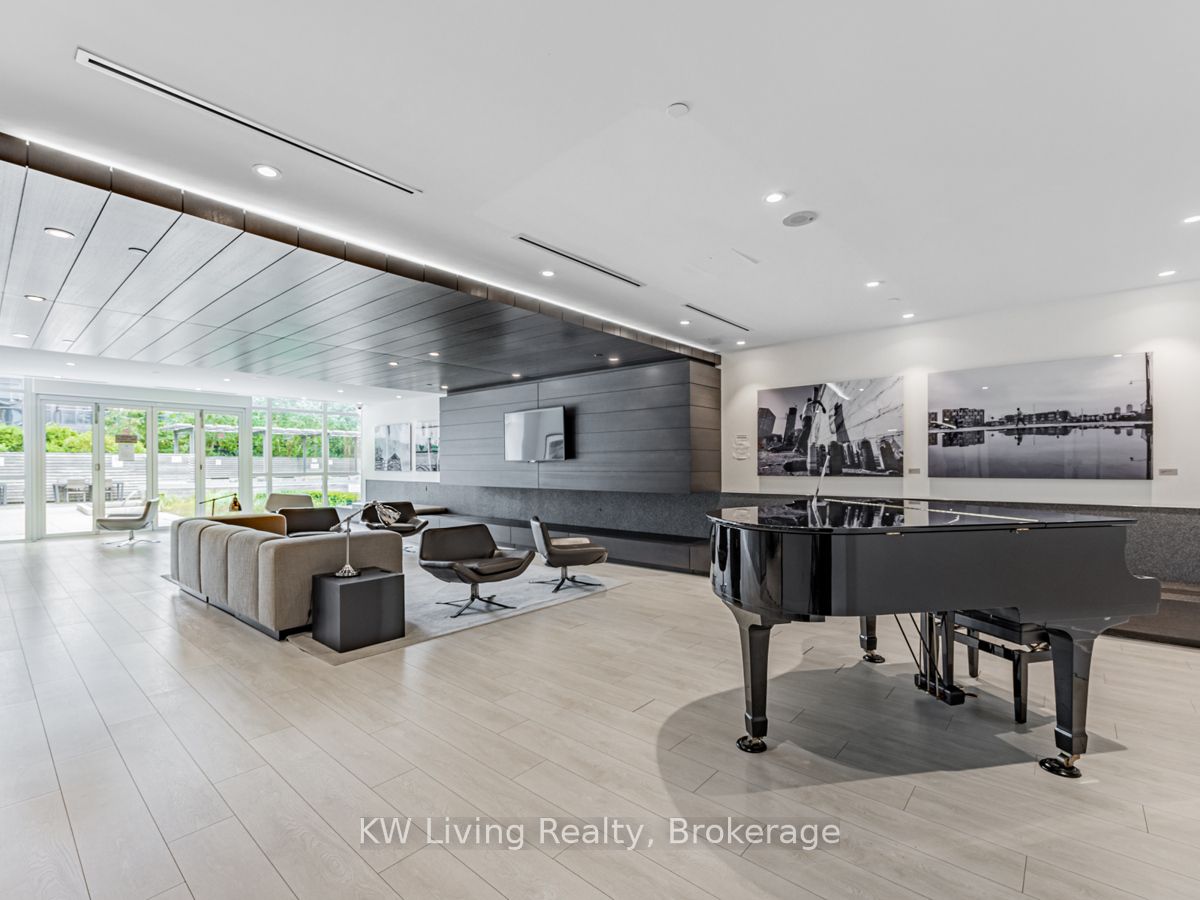 170 Sumach Street, #1402