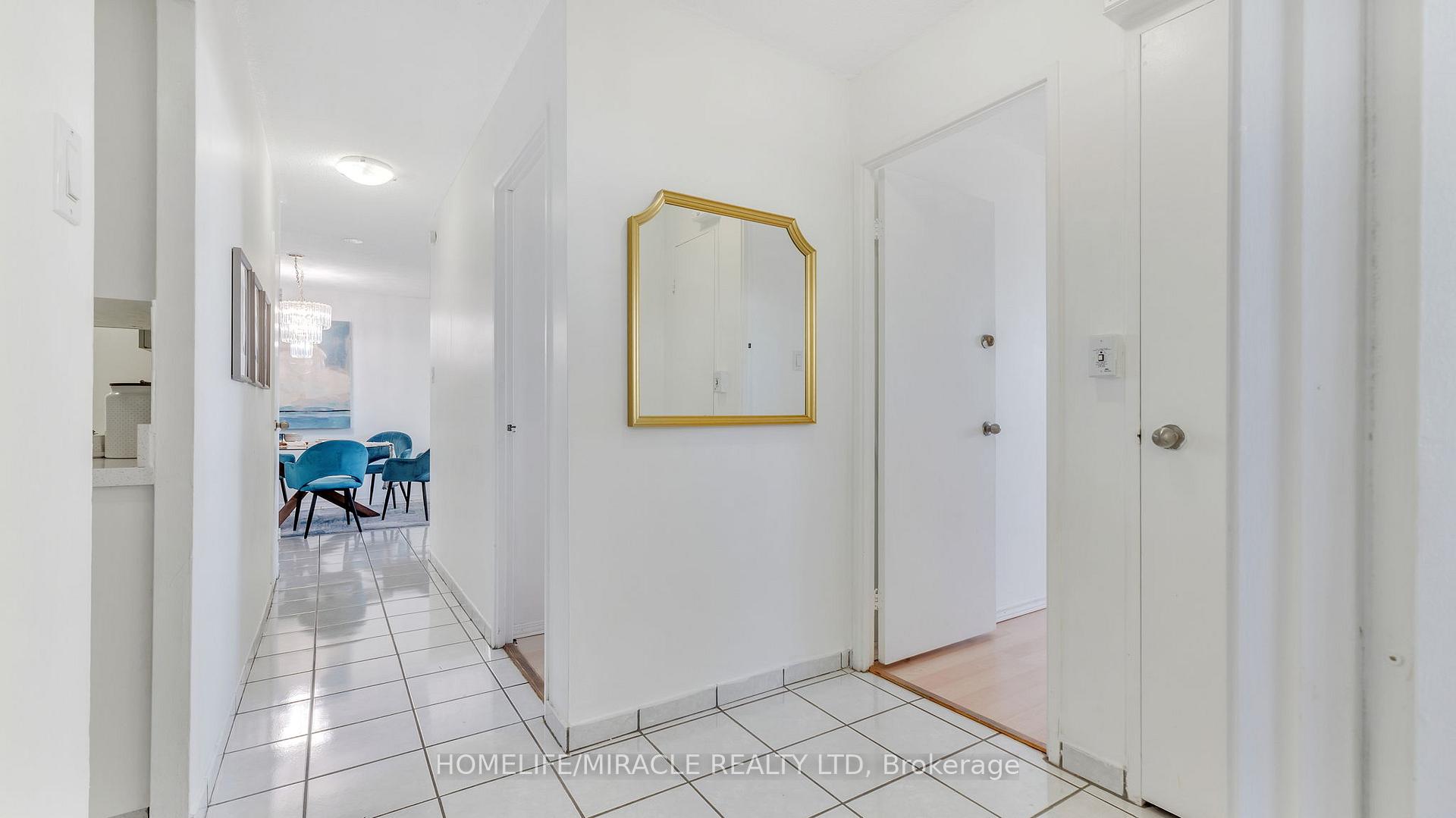 3 Bedrooms Condo at 100 Echo, Toronto For sale