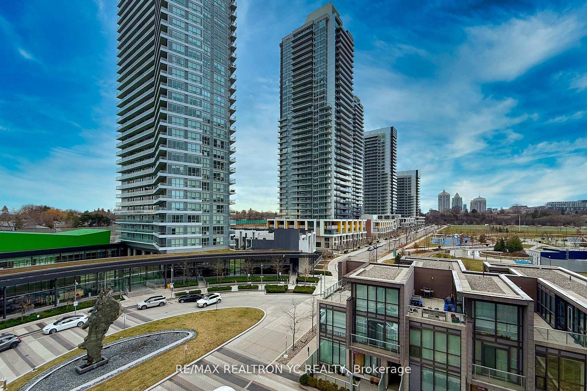 2 Bedrooms Condo at 121 Mcmahon, Toronto For sale