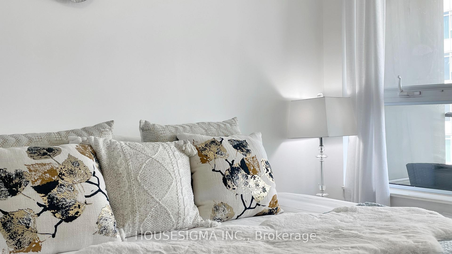 2 Bedrooms Condo at 190 Borough,  Toronto For sale