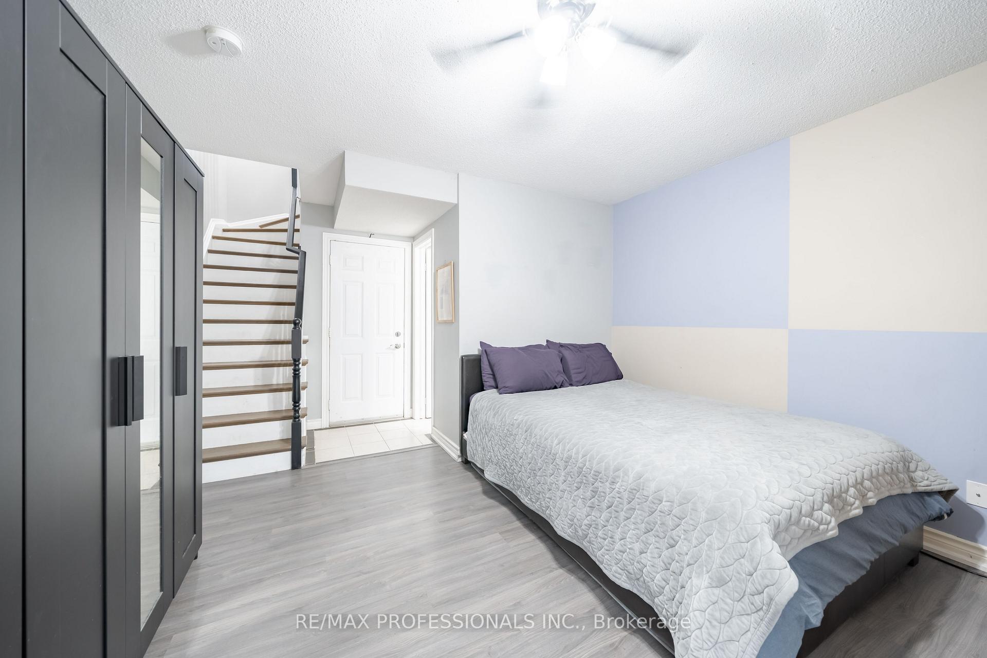 2 Bedrooms Condo at 3480 Upper Middle, Burlington For sale