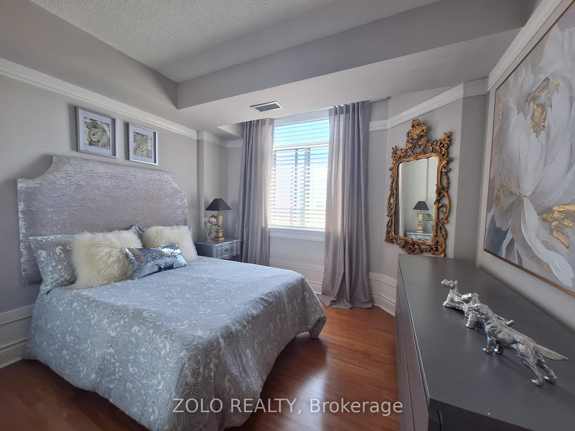 3 Bedrooms Condo at 300 Webb, Mississauga For sale