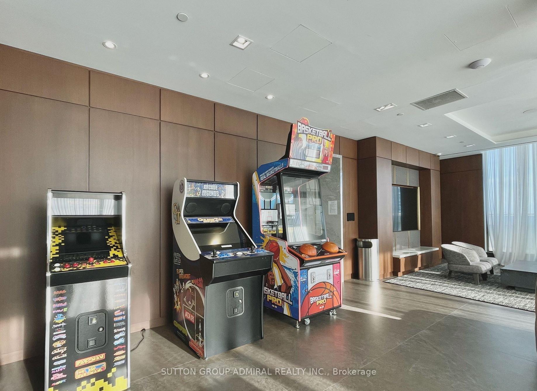 3 Bedrooms Condo at 950 Portage, Vaughan For sale