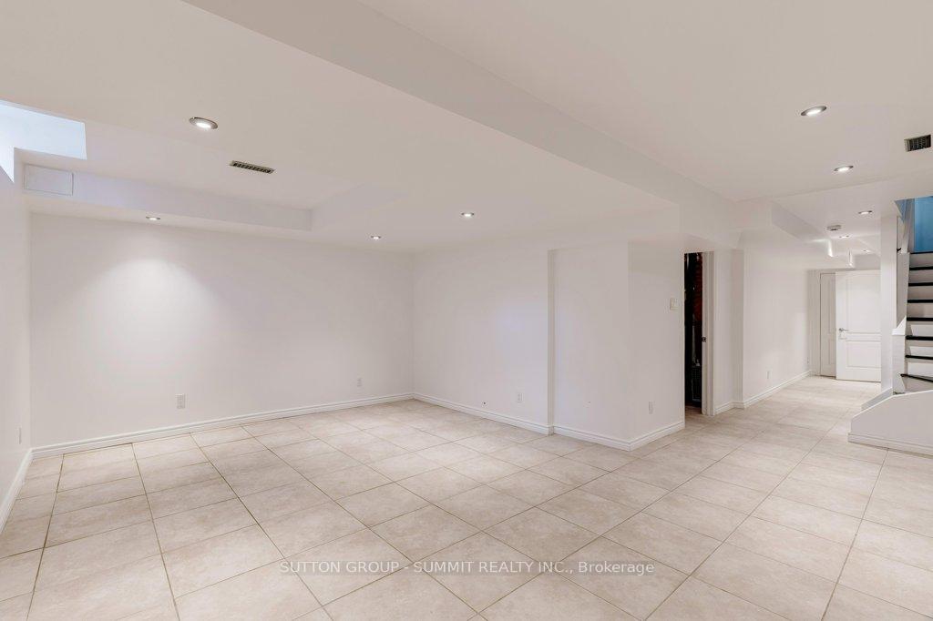 3 Bedrooms Condo at 1489 Heritage,  Oakville For sale