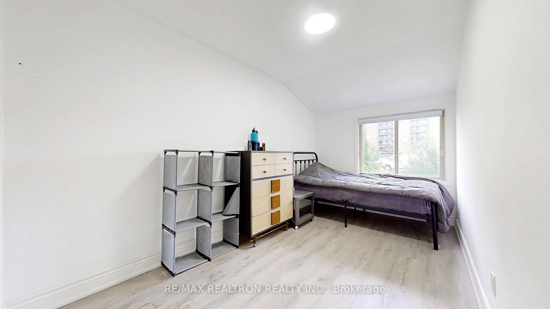 3 Bedrooms Condo at 1894 Kirkwall, Mississauga For sale