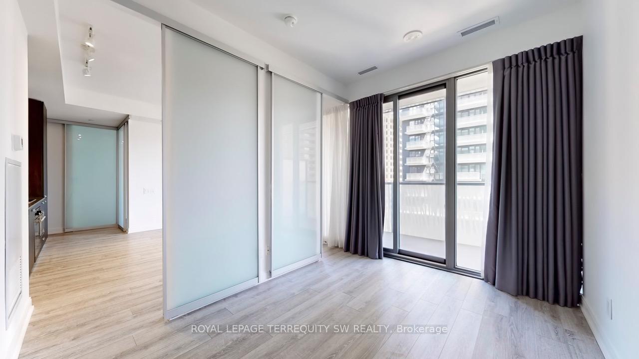 2 Bedrooms Condo at 50 Charles, Toronto For sale