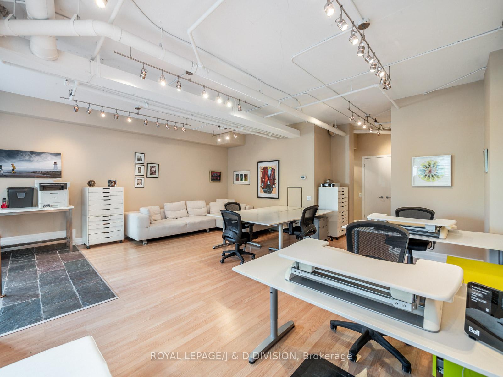 2 Bedrooms Condo at 500 Queens,  Toronto For sale