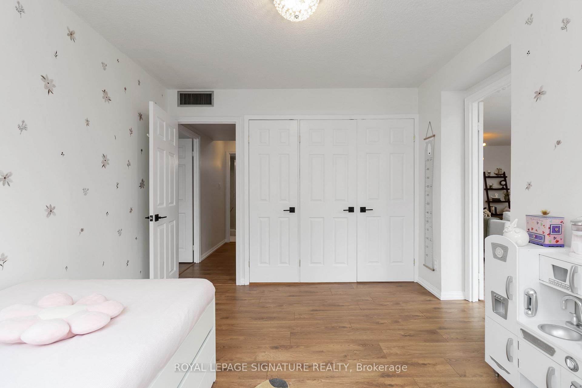 2 Bedrooms Condo at 1230 Marlborough, Oakville For sale