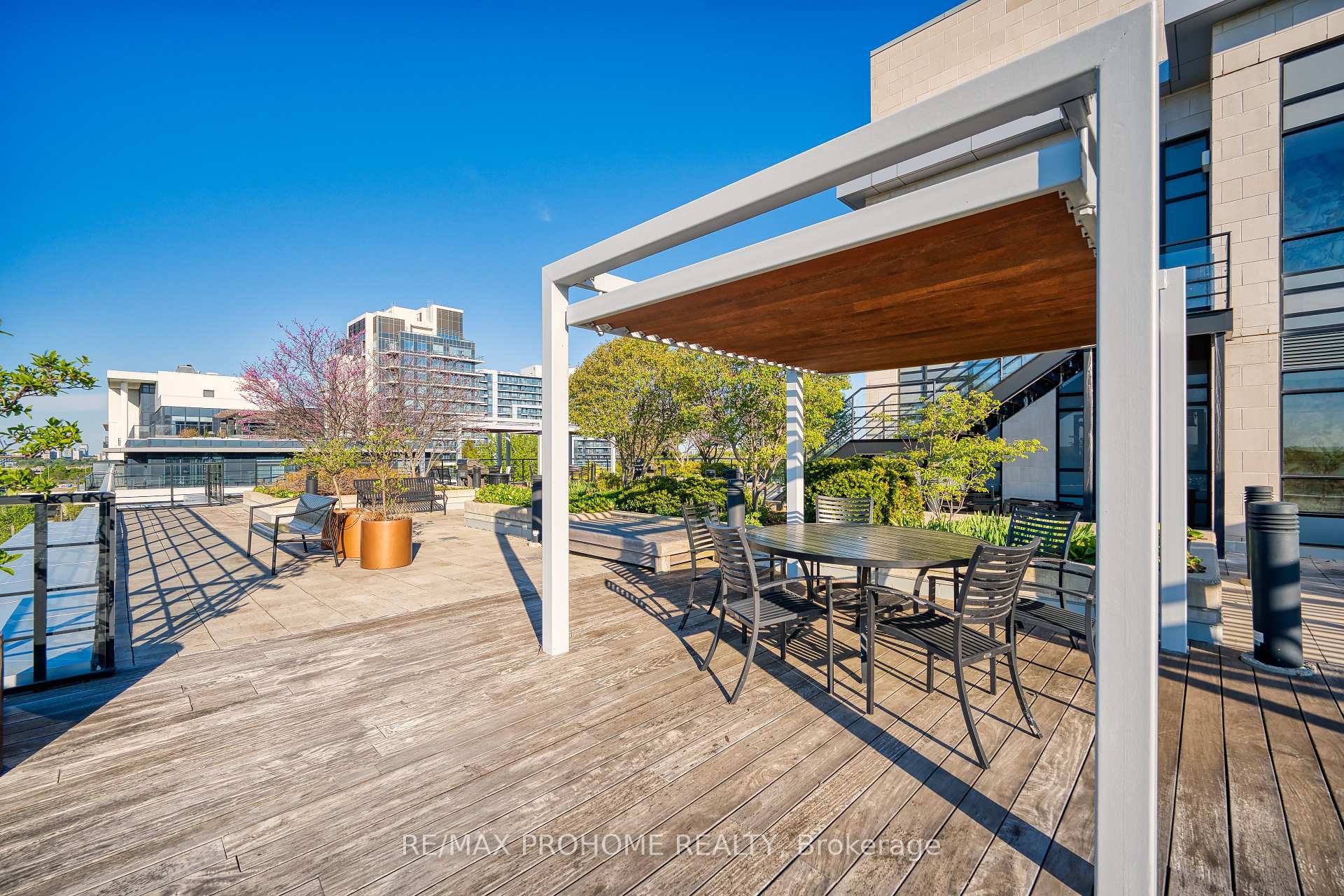 2 Bedrooms Condo at 21 Clairtrell, Toronto For sale
