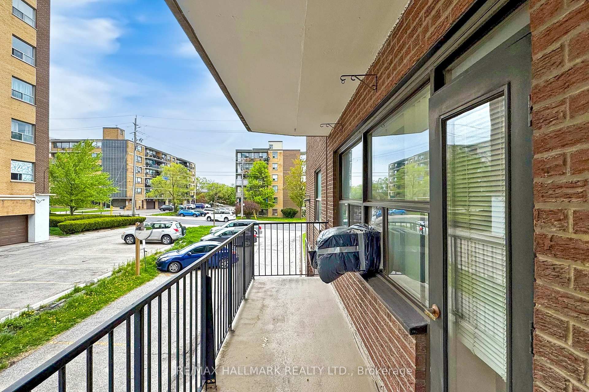2 Bedrooms Condo at 50 Gulliver, Toronto For sale