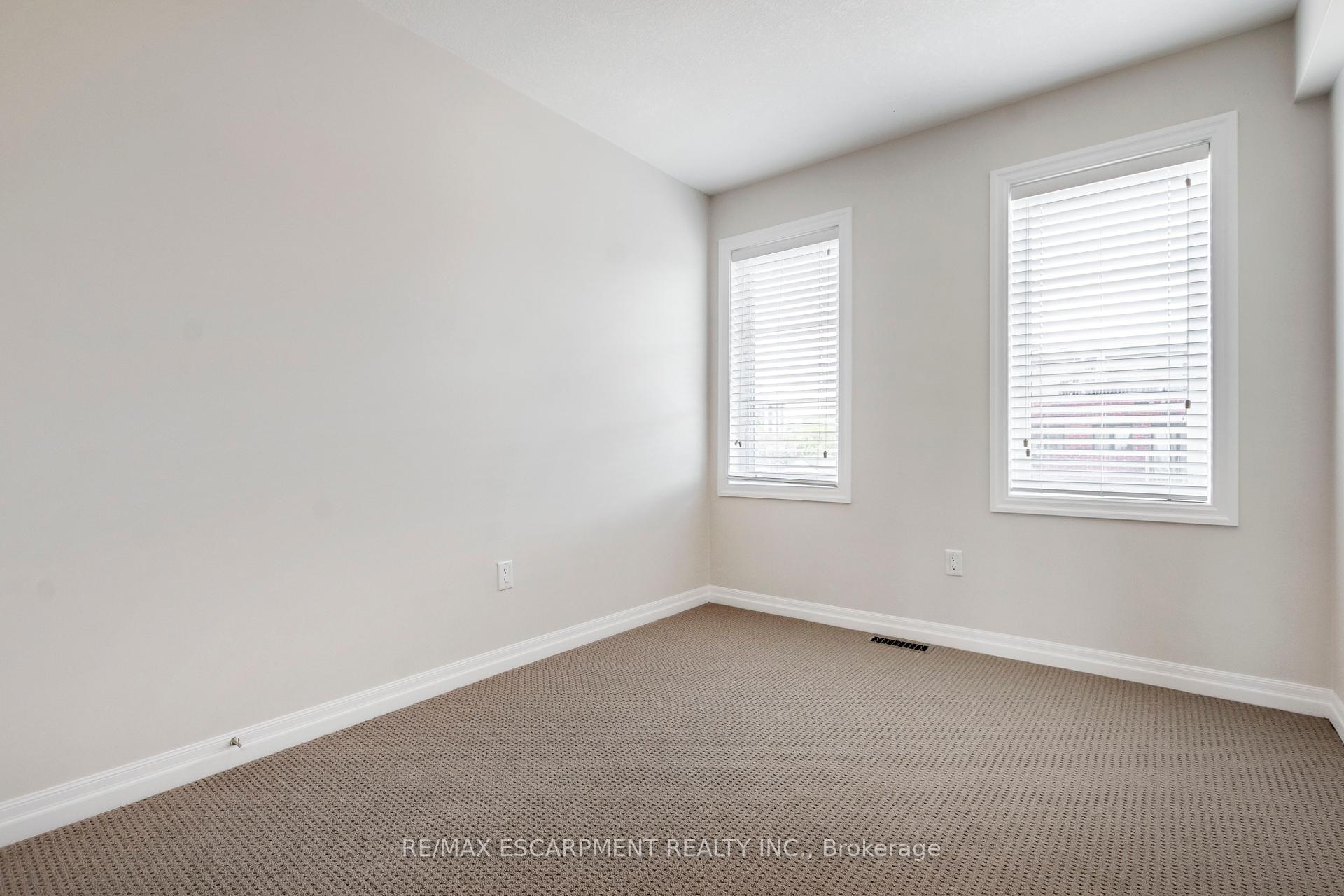 3 Bedrooms Condo at 290 Barton, Hamilton For sale