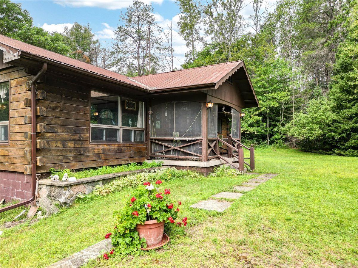 22 High Street Wollaston Ontario K0L 1P0