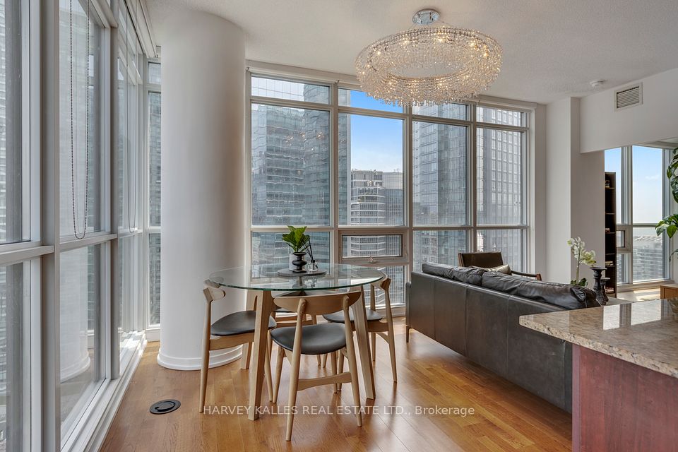 55 Bremner Boulevard 2907