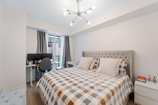 2 Bedrooms Condo at 70 Roehampton,  Toronto For sale