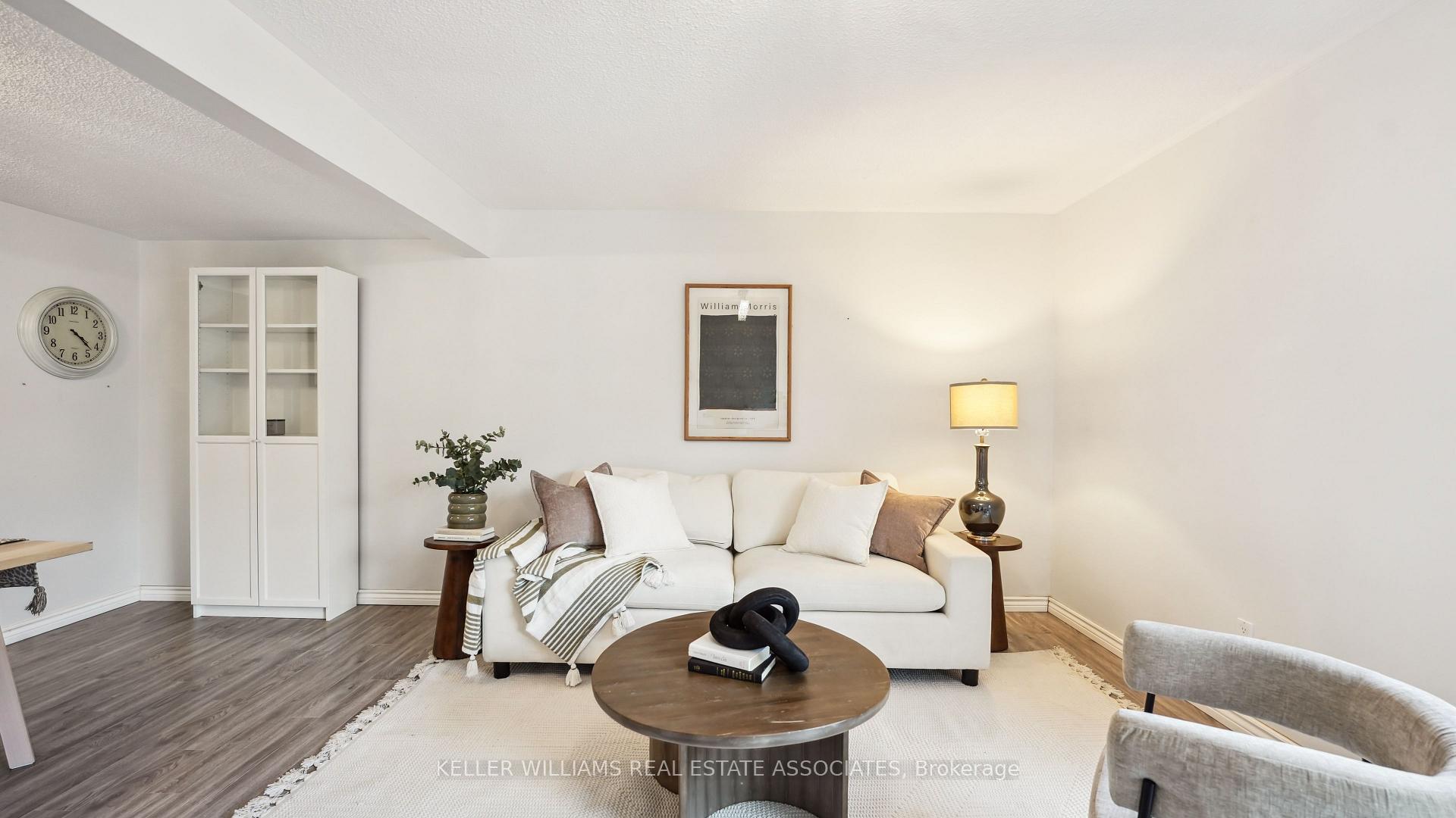 3 Bedrooms Condo at 6855 Glen Erin, Mississauga For sale