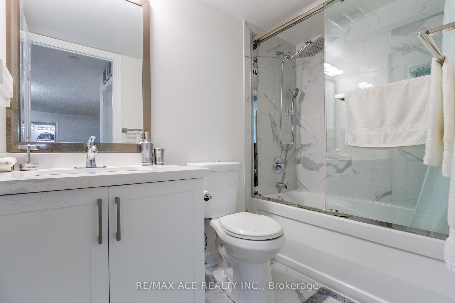 3 Bedrooms Condo at 61 Town Centre, Toronto For sale