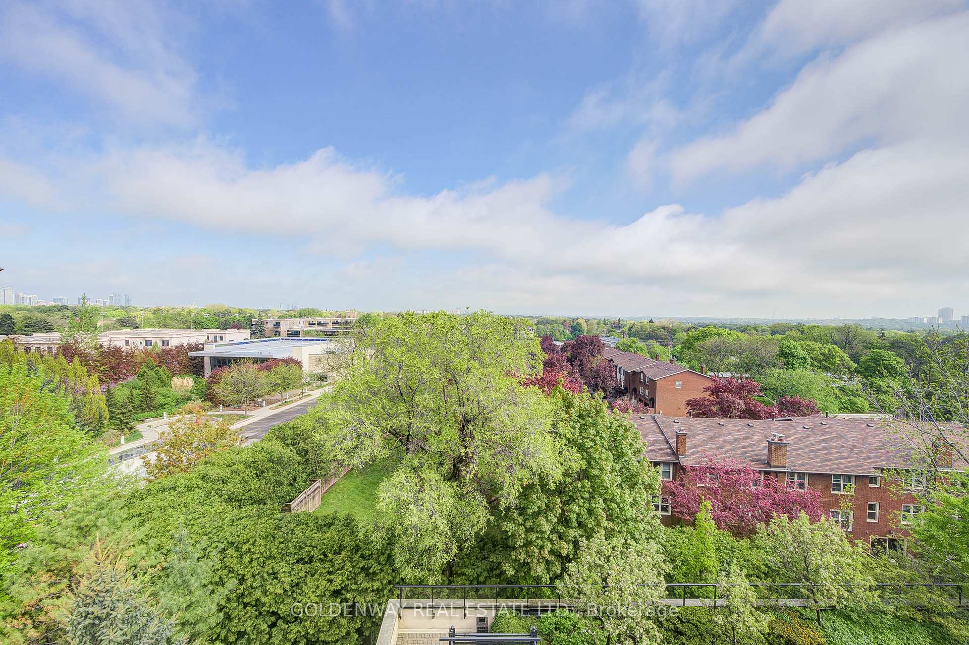 2 Bedrooms Condo at 676 Sheppard, Toronto For sale