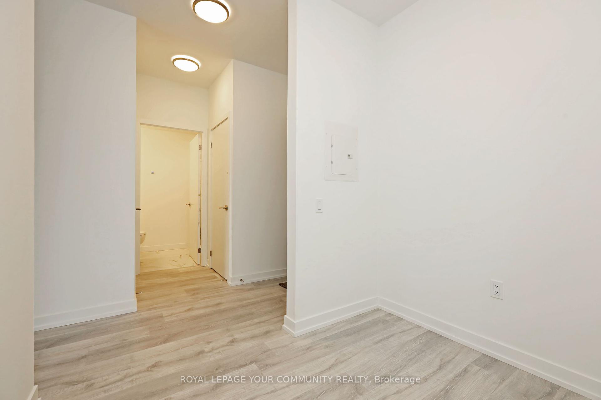 2 Bedrooms Condo at 8 Olympic Garden, Toronto For sale