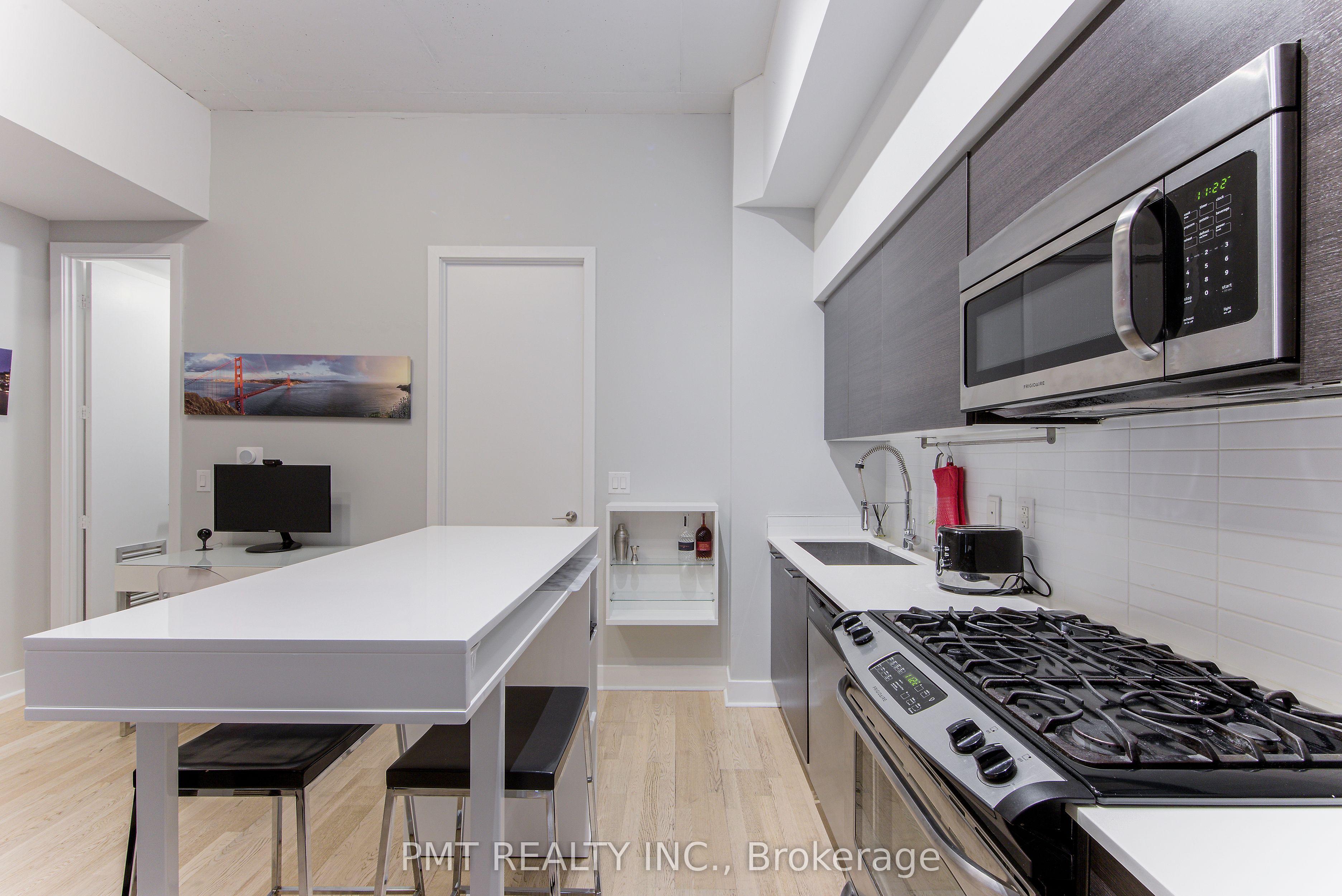 399 Adelaide Street W, #105