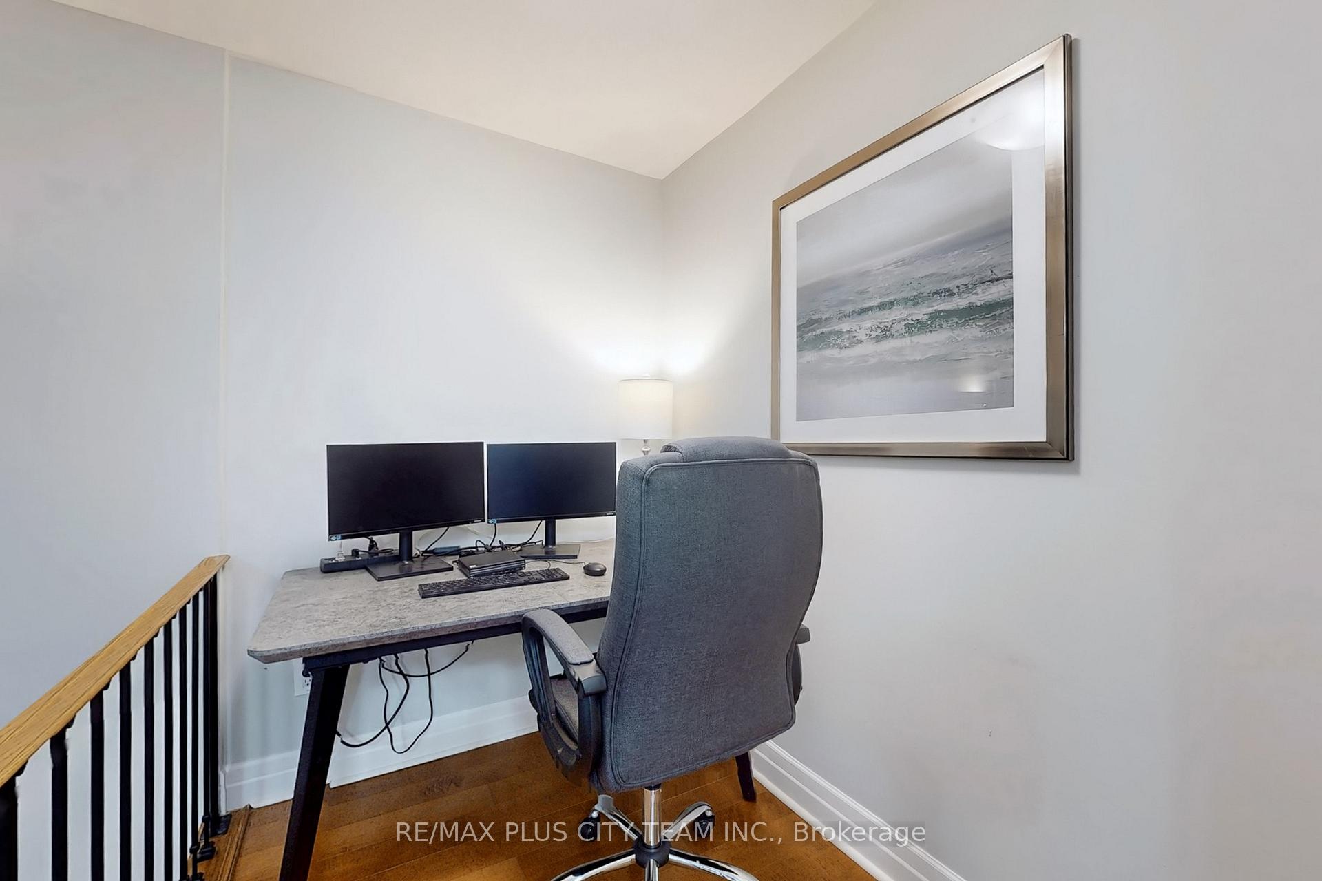 4 Bedrooms Condo at 35 Ormskirk, Toronto For sale