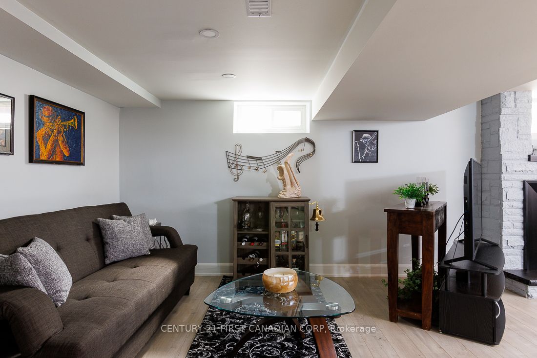 82 Queenston Crescent