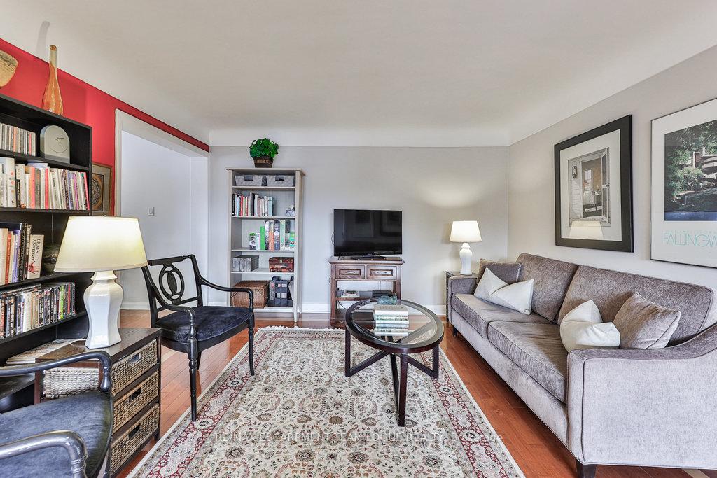 2 Bedrooms Co-op at 288 Reynolds,  Oakville For sale