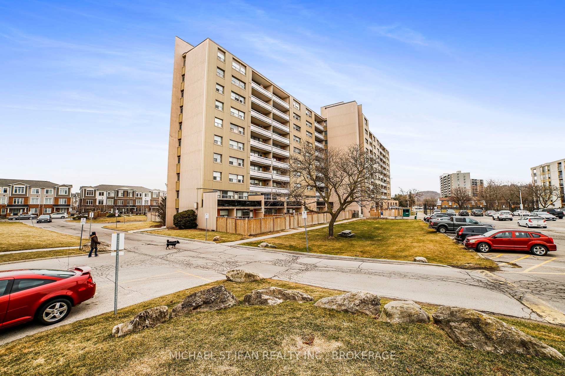 3 Bedrooms Condo at 15 Albright,  Hamilton For sale