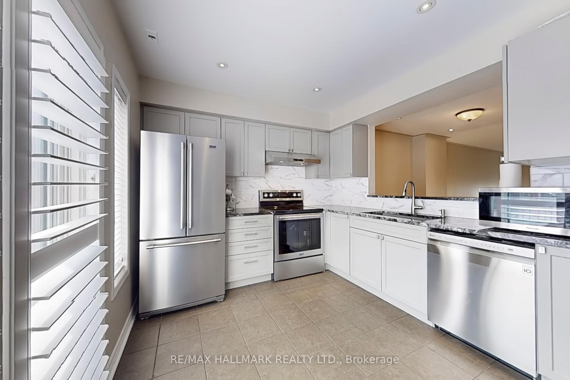 3 Bedrooms Condo at 83 Mondeo,  Toronto For sale