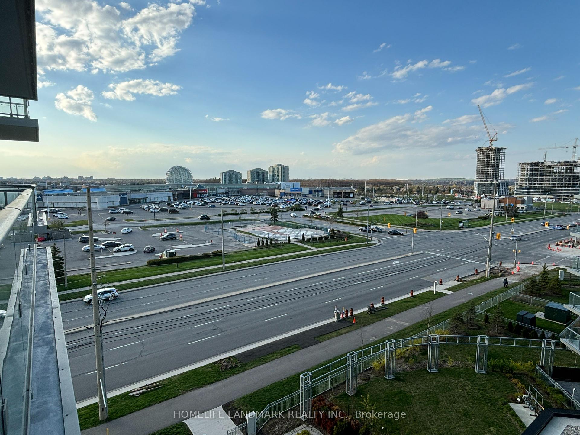 3 Bedrooms Condo at 4677 Glen Erin, Mississauga For sale