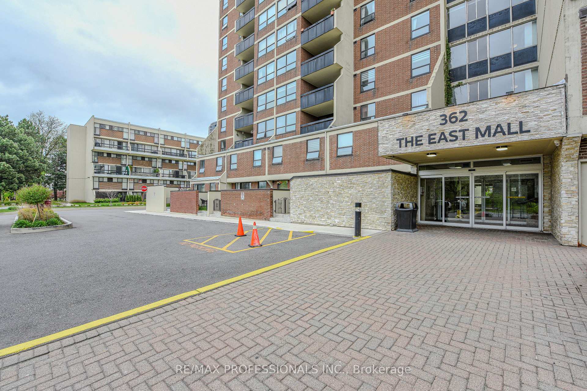 3 Bedrooms Condo at 362 The East Mall, Toronto For sale