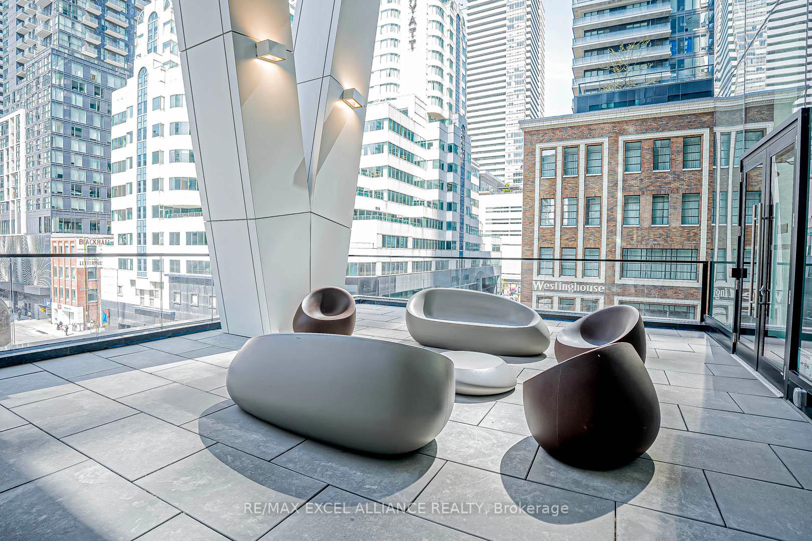 2 Bedrooms Condo at 357 King,  Toronto For sale