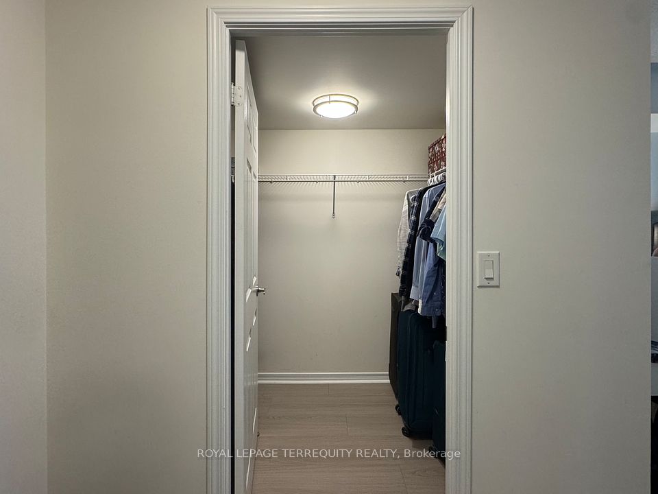 https://trreb-image.ampre.ca/chhWrLhHm1fTKT3QKBW4R5lUvxlHaGLw-vxxzzNkI84/rs:fit:960:960/wm:.5:so:0:50:.4/wmsh:10/wmt:PHNwYW4gZm9yZWdyb3VuZD0nd2hpdGUnIGZvbnQ9JzY4Jz5ST1lBTCBMRVBBR0UgVEVSUkVRVUlUWSBSRUFMVFksIEJyb2tlcmFnZTwvc3Bhbj4/cb:20250408125419/L3RycmViL2xpc3RpbmdzLzQwLzkyLzk3LzkzL3AvNmIwZjI0ZWUtY2ZmMC00MGUxLWFkMzMtYzc2ZjI2MjVlYmMzLmpwZWc.jpg