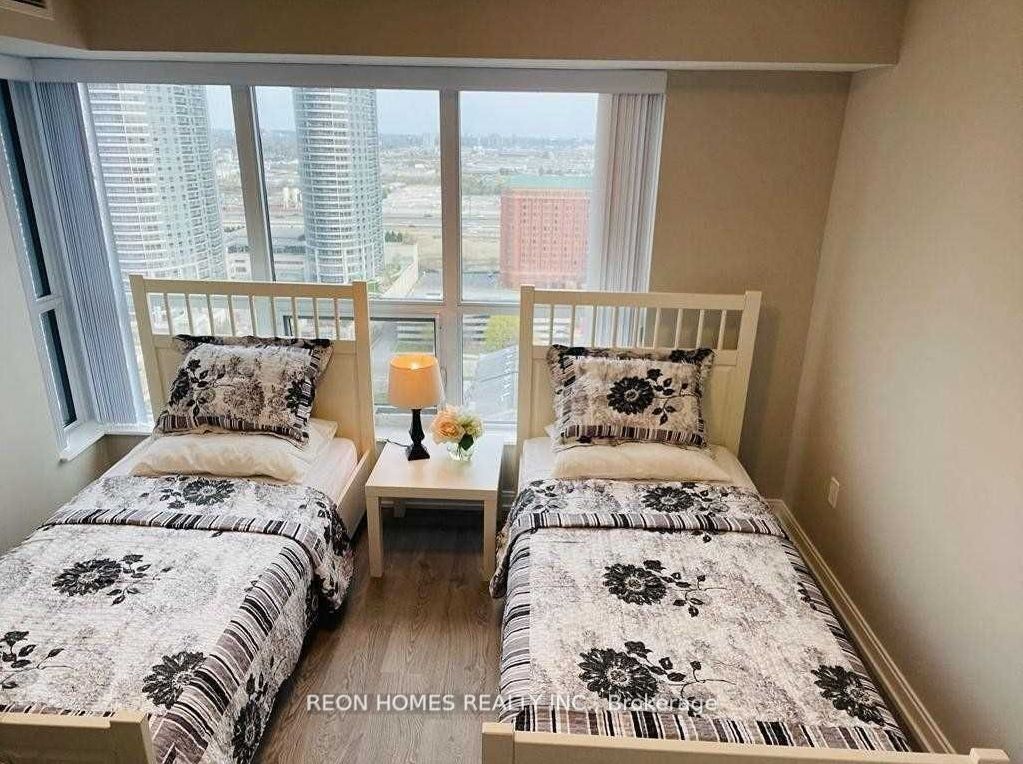 275 Village Green Square, #2116