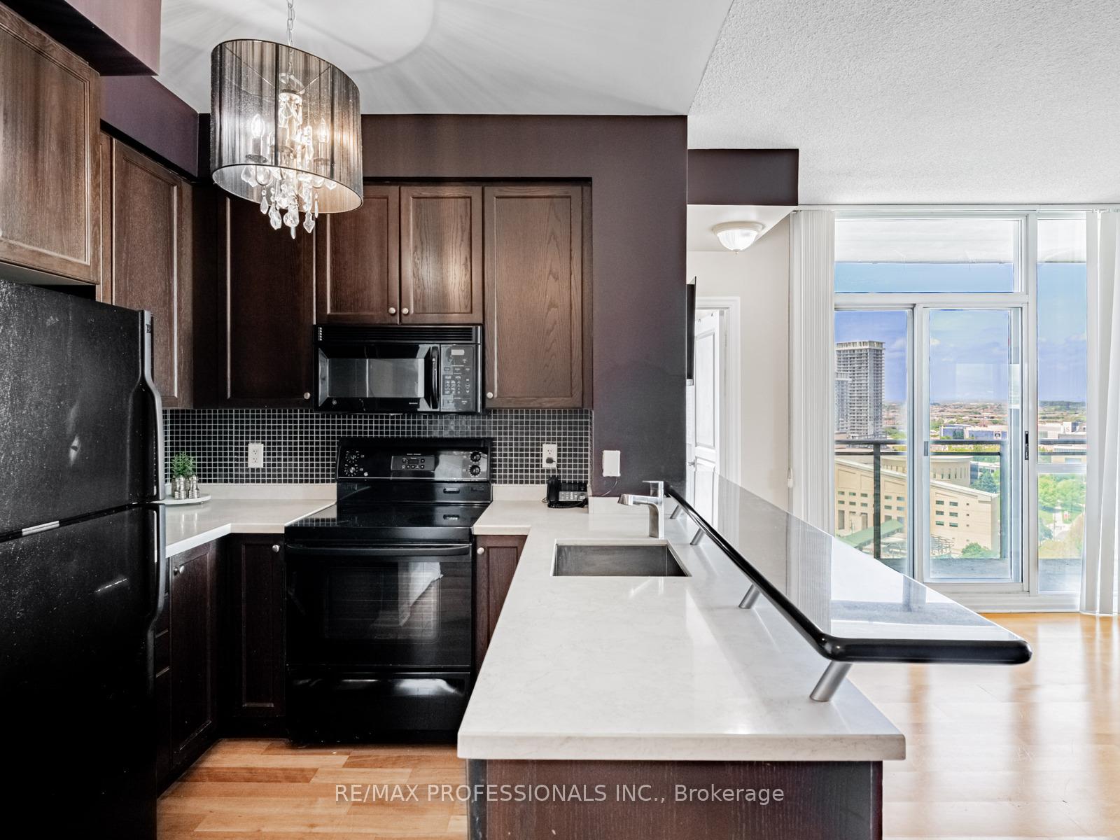 2 Bedrooms Condo at 3939 Duke of York, Mississauga For sale