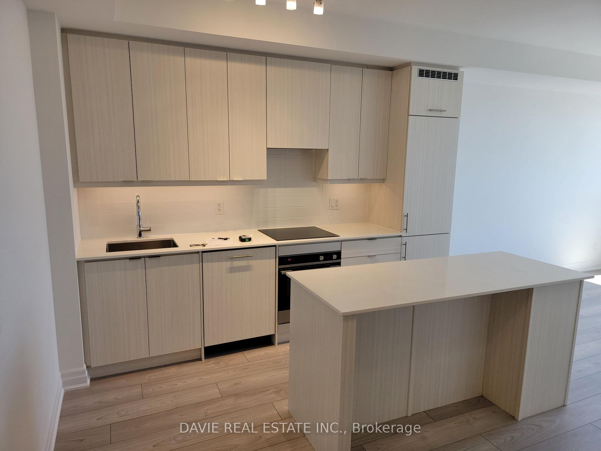 2 Bedrooms Condo at 36 Elm,  Mississauga For sale