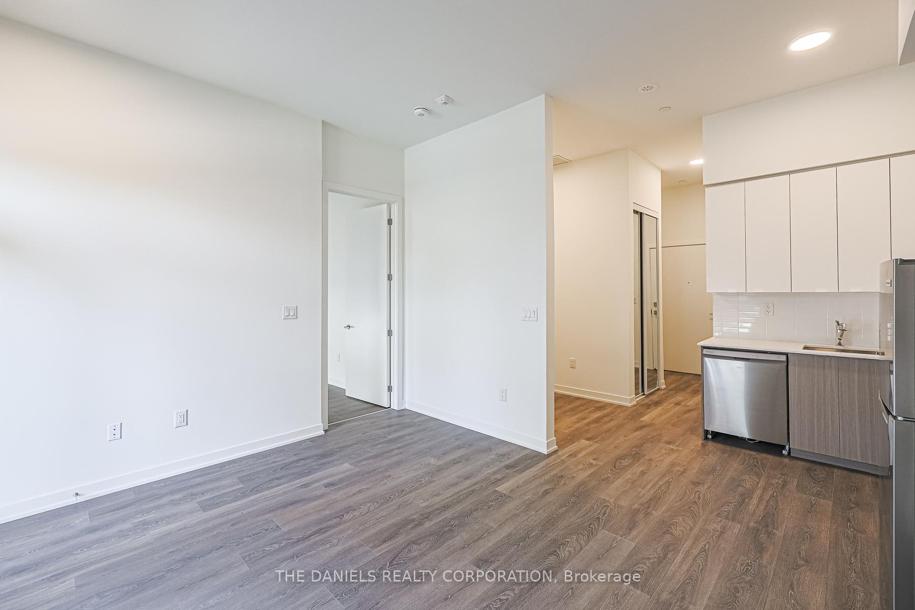 2 Bedrooms Condo at 165 Canon Jackson,  Toronto For sale