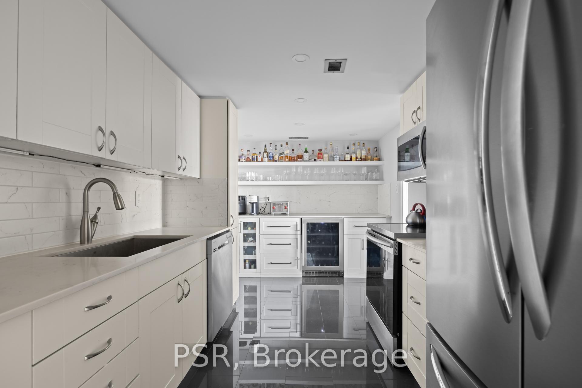 2 Bedrooms Condo at 30 Wellington, Toronto For sale