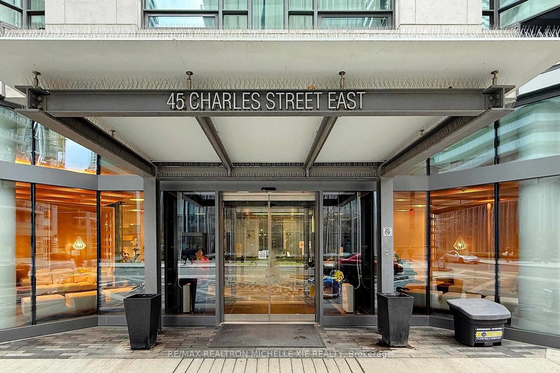 2 Bedrooms Condo at 45 Charles, Toronto For sale