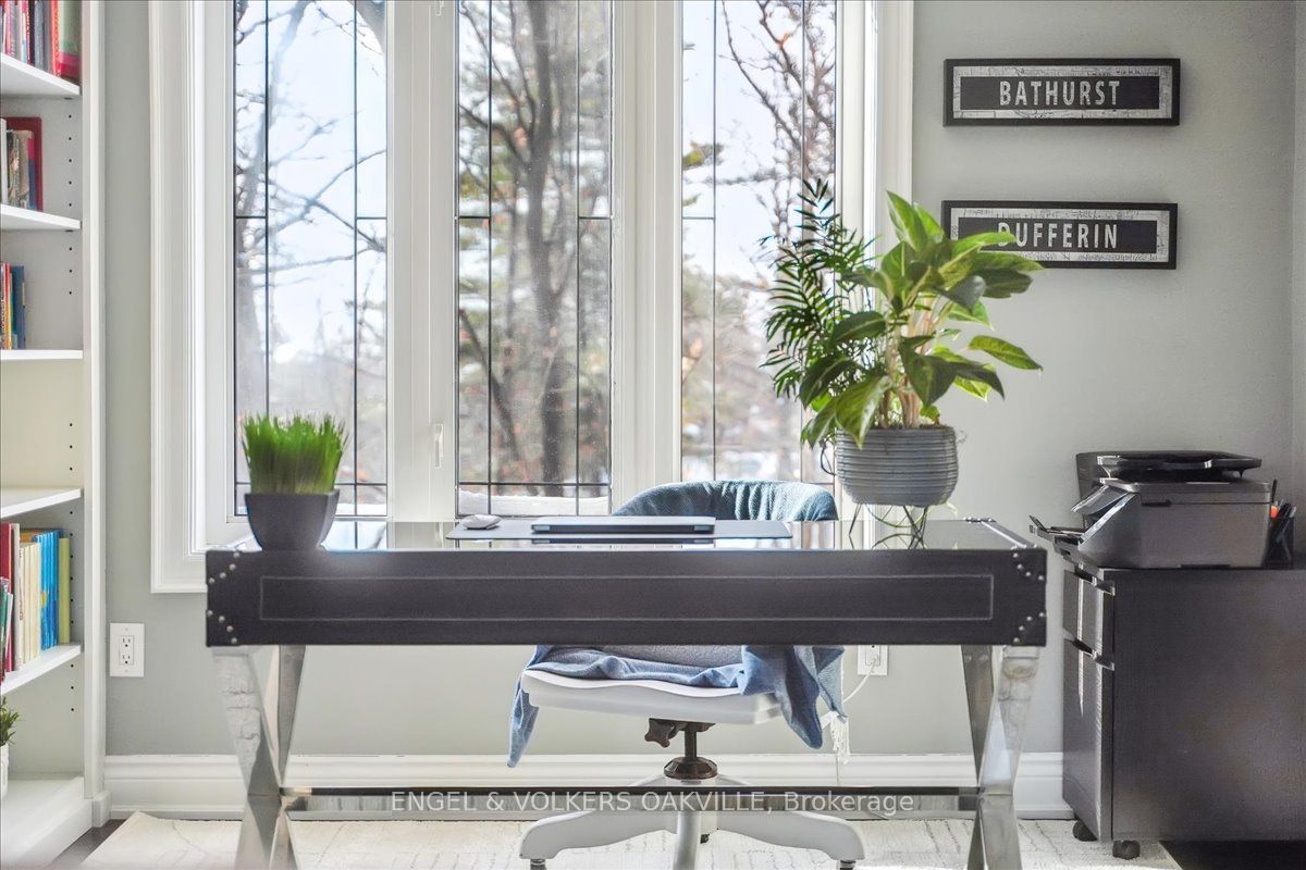 390 Upper Middle Road E, #306