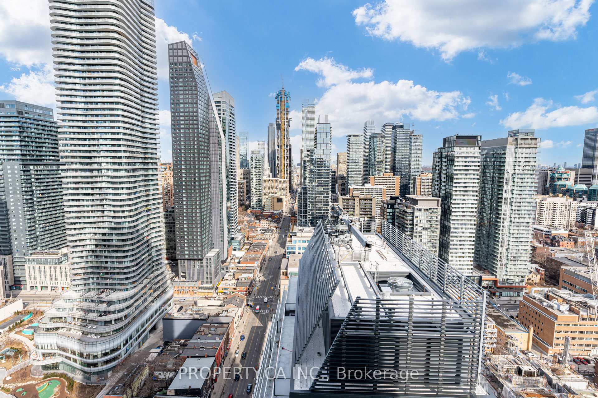 2 Bedrooms Condo at 501 Yonge, Toronto For sale