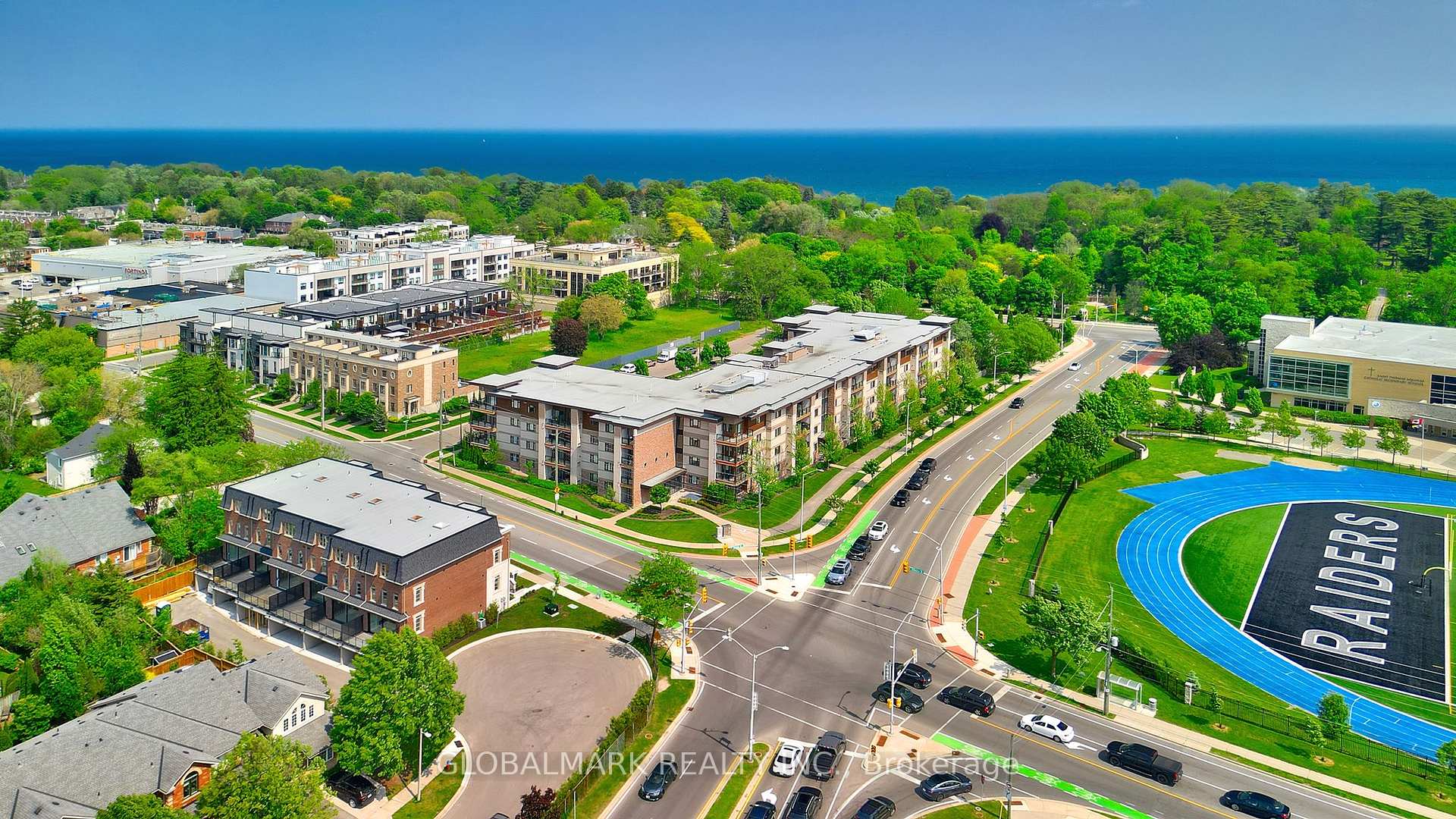 2 Bedrooms Condo at 128 Garden, Oakville For sale