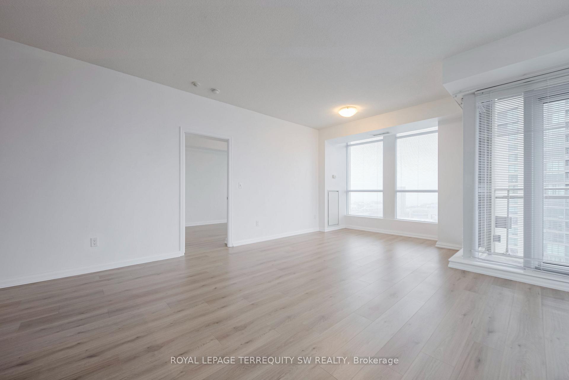 3 Bedrooms Condo at 628 Fleet, Toronto For sale