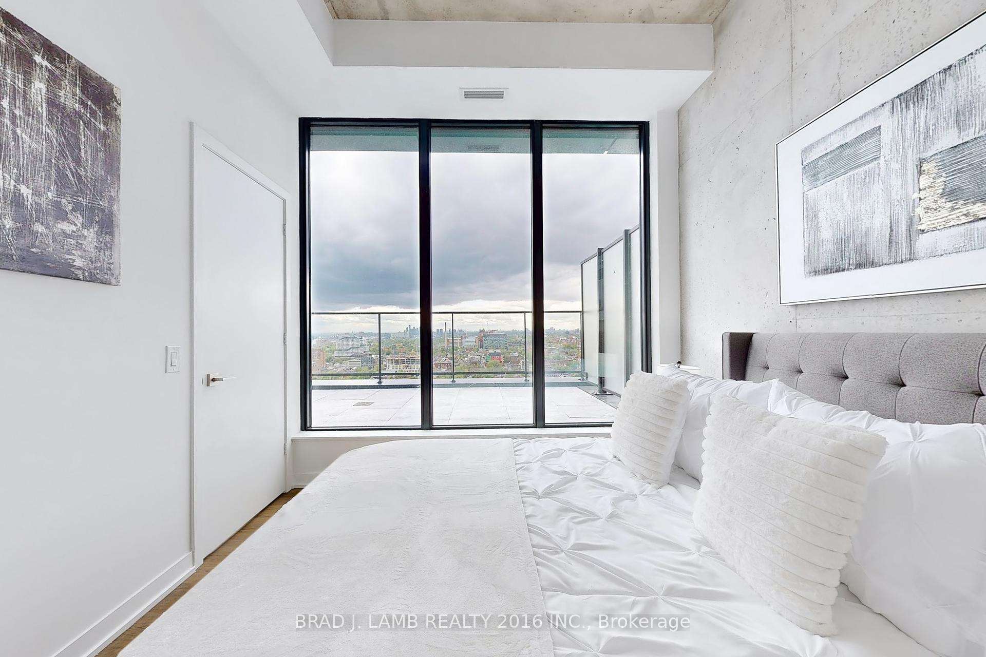 3 Bedrooms Condo at 195 McCaul, Toronto For sale